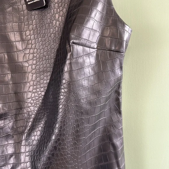 NWT Express Body Contour Black Croc Faux Leather High Neck Thong Bodysuit Sz M - Picture 5 of 5